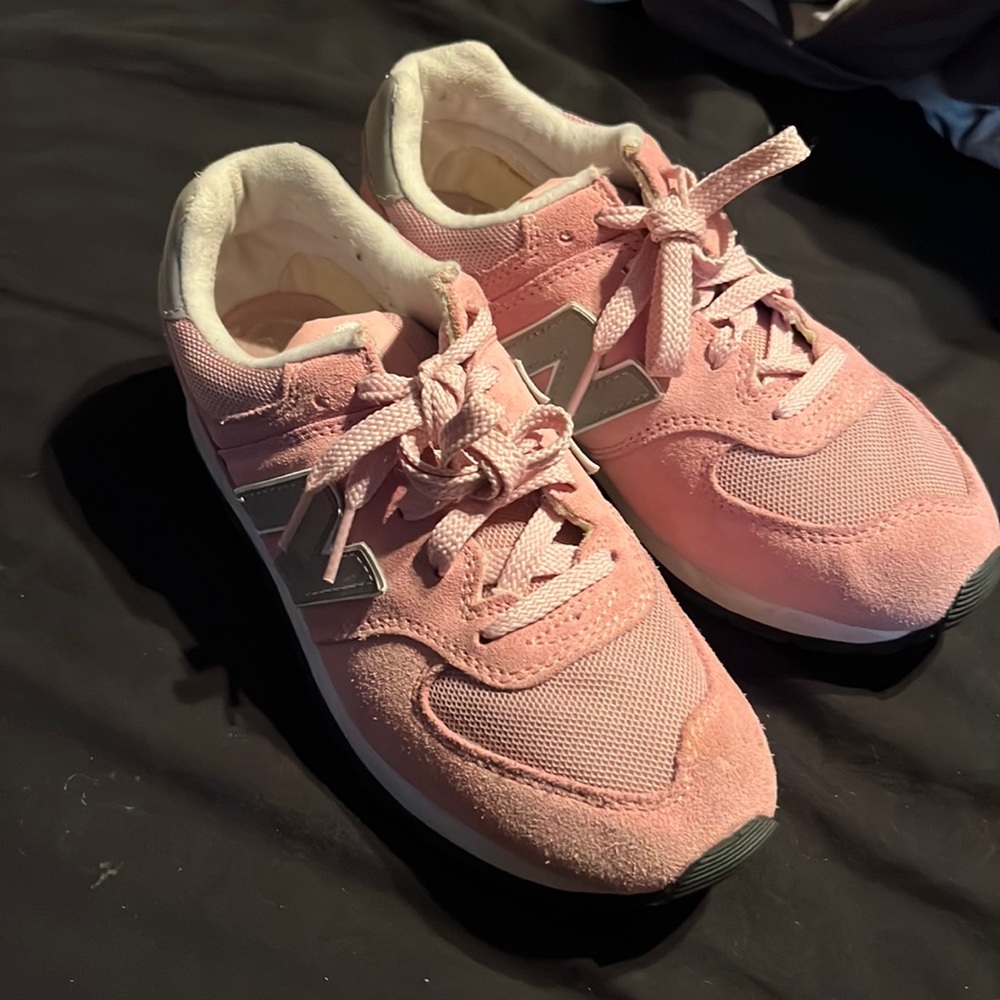 NEW BALANCE SNEAKER